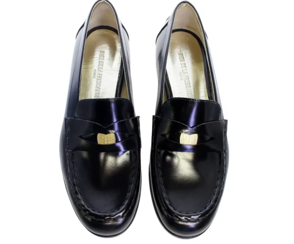 New Ines de la Fressange Paris Elvire moccasin in black glacé leather