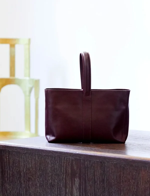 Shop Ines de la Fressange Paris Léonore small leather shopping bag burgundy