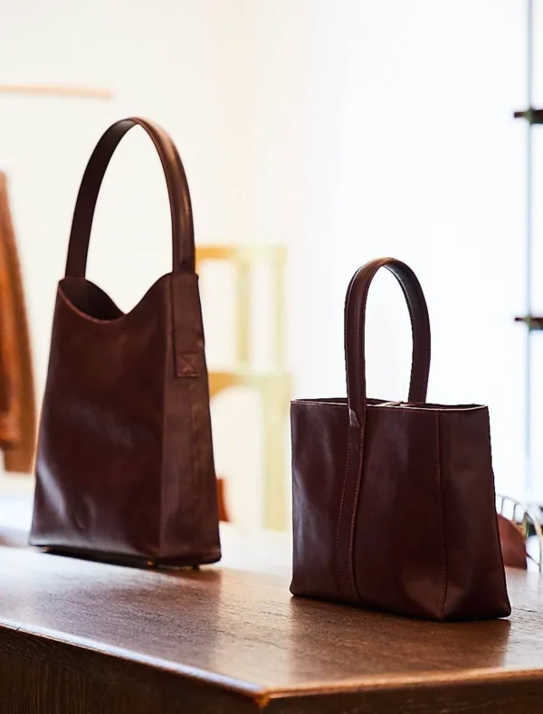 Shop Ines de la Fressange Paris Léonore small leather shopping bag burgundy